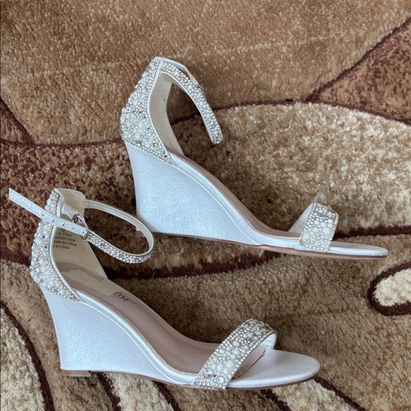 J.Renee Pearl-Studded Cream Wedges size 6.5
